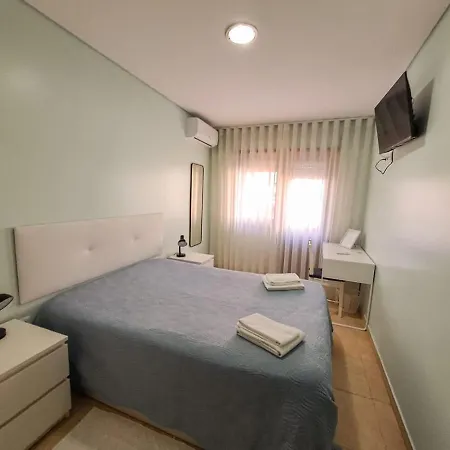 Private At Fatima's Hostel Porto