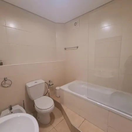 Private At Fatima's Albergue Porto